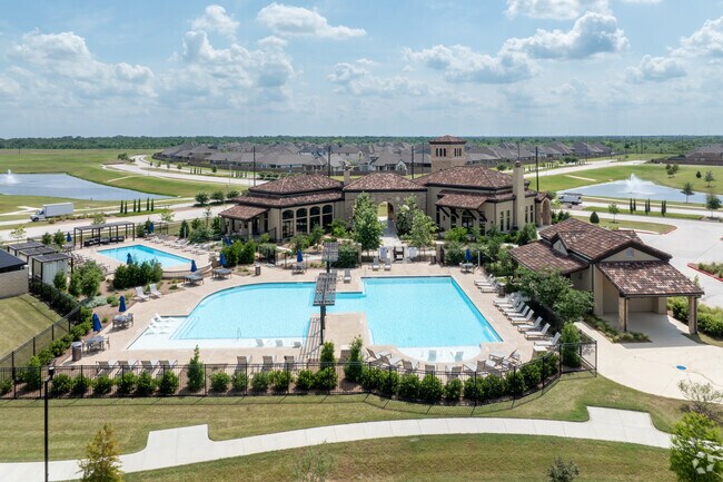 The Dunham Pointe amenity center offers daily convenience.