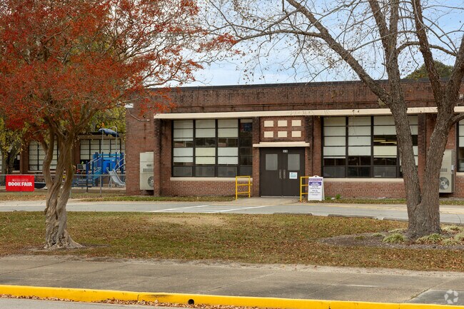 Willard Model Elementary School at Lakewood offer a variety of programs that challenge children.