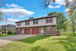 3702 NE 69th St, Kansas City, MO 64119