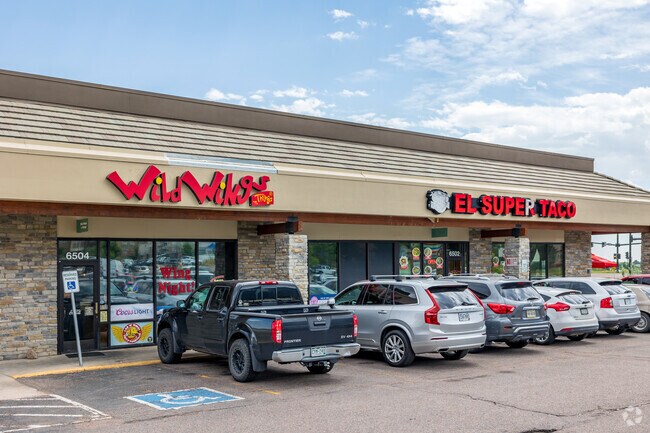 If you need a quick bite to eat, Wild Wings is the perfect spot in Broadmoor Bluff.