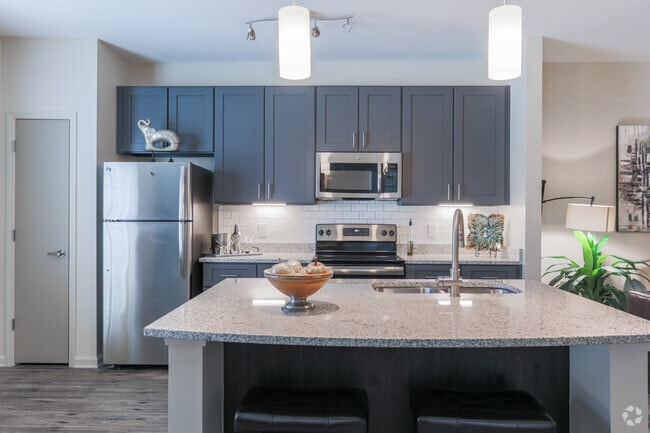1BR, 1BA - 808 SF