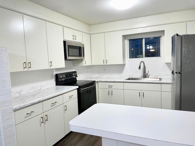 704 S 25th St, McAllen, TX 78501 - photo 2