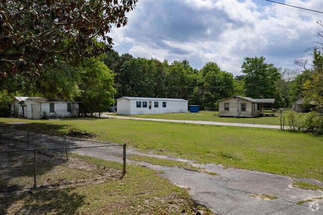 Home types vary throughout Dale.