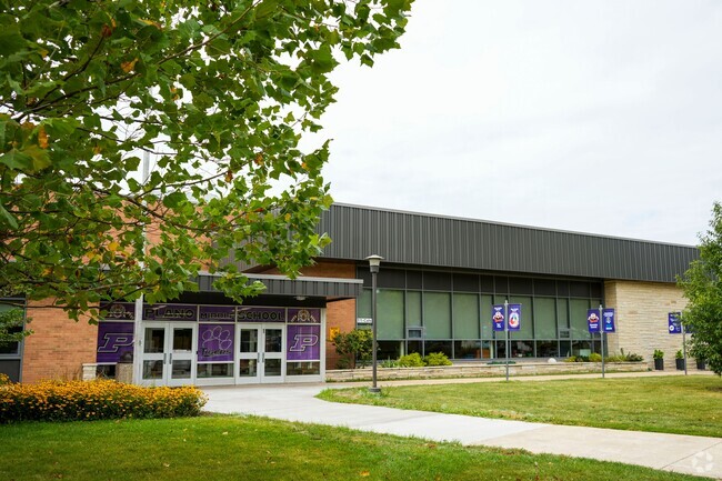 Plano Middle School serves students in the Plano community.