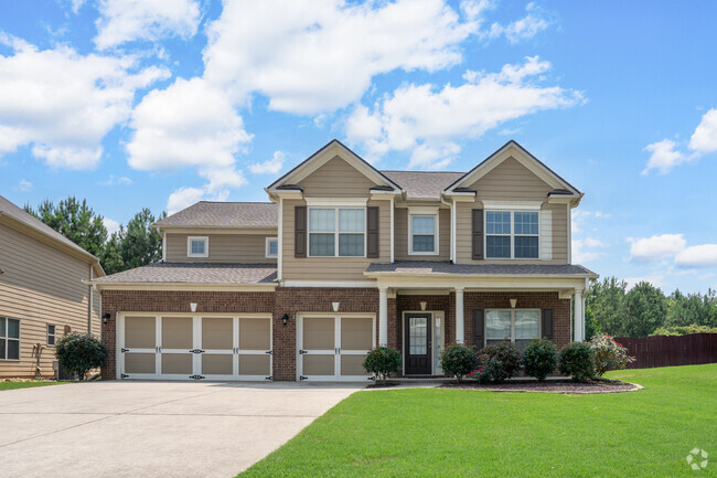 Some of Oak Grove's single-family home styles include colonial, modern, classic, and historical.