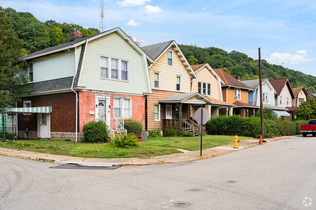 A Home that Embraces Nature's Beauty in Turtle Creek.