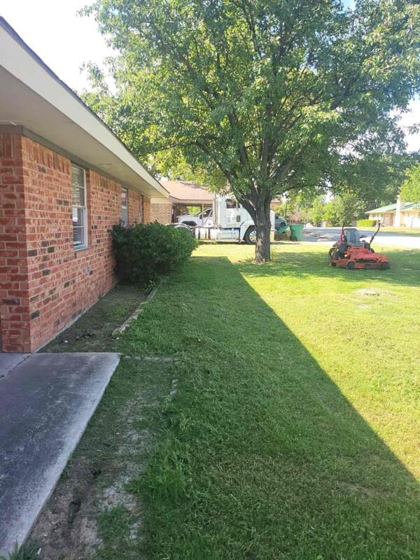 305 Sierra Vista Dr, Chico, TX 76431