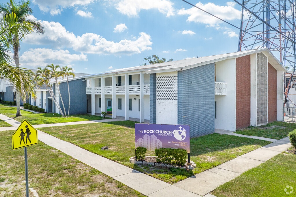 Rock Christian Academy in Fort Myers has a low volume student roster for advanced learning.