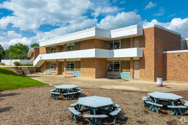 Wild Rose Elementary School has a well maintained campus for students to enjoy.