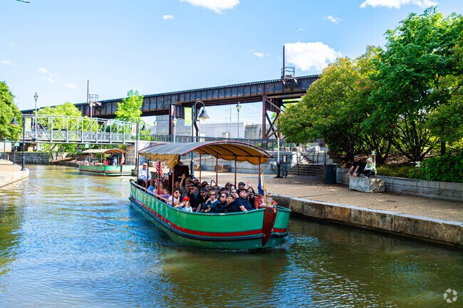 Catch a cruise with your family near Swansboro.