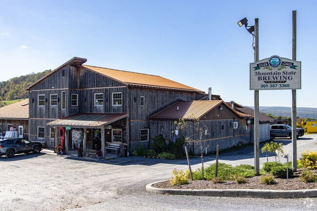 Mountain State Brewing Co serves drinks and food to hungry locals near Oakland.