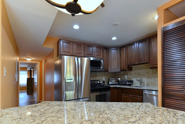 18601 Walkers Choice Rd unit 3, Montgomery Village, MD 20886 - photo 6