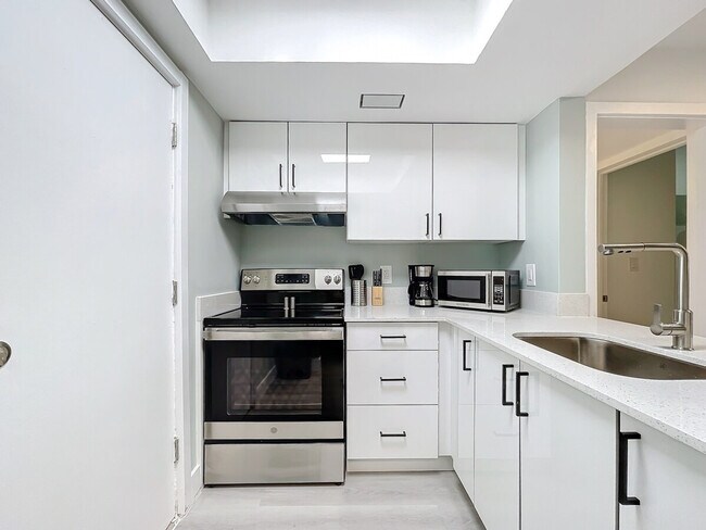 1401 SE 15th St unit ID1224050P, Fort Lauderdale, FL 33316 - photo 7