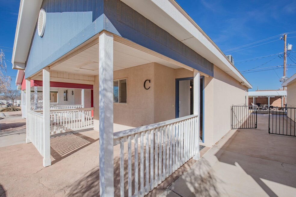 800 Sherwood Dr unit C, Alamogordo, NM 88310 - photo 1