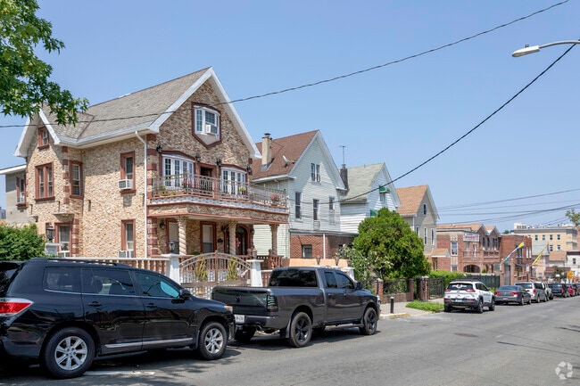 Beautiful homes of differing sizes and shapes make up much of Olinville.