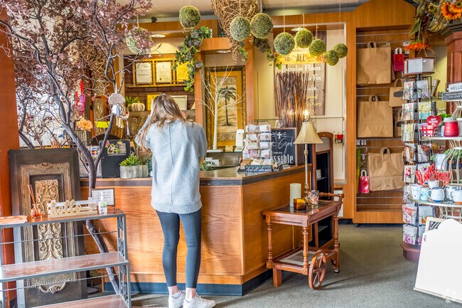 Heart 2 Heart Boutique is the best flower shop in Foothill Farms.