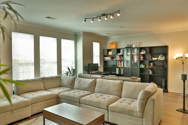 353 Belt Place unit 39, Gaithersburg, MD 20877 - photo 3