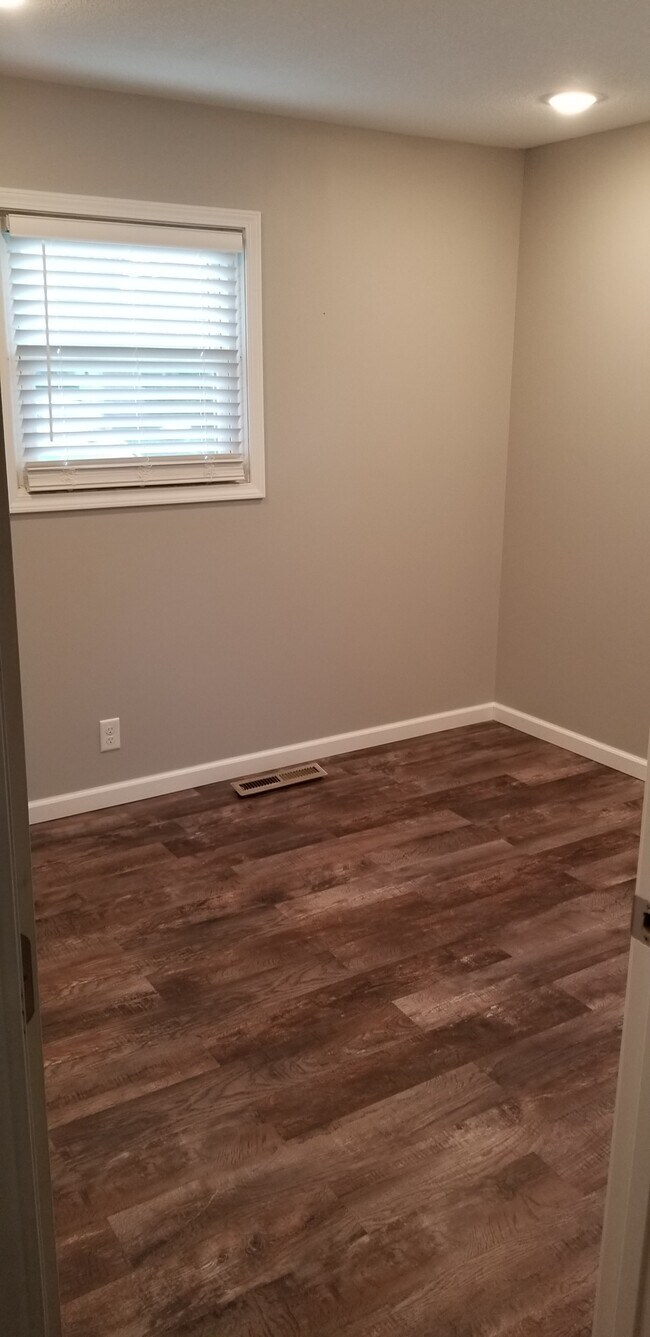 1208 Beverly St unit A, Emporia, KS 66801 - photo 5