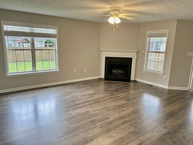 1130 Alexwood Dr, Hope Mills, NC 28348 - photo 2