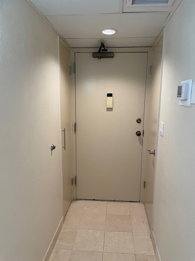 Iolani Court Plaza unit Iolani Court Plaza, Honolulu, HI 96826 - photo 3