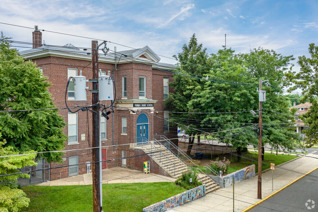 Thomas Sharp Elementary School sits in the neighborhod of in Collingswood, New Jersey.