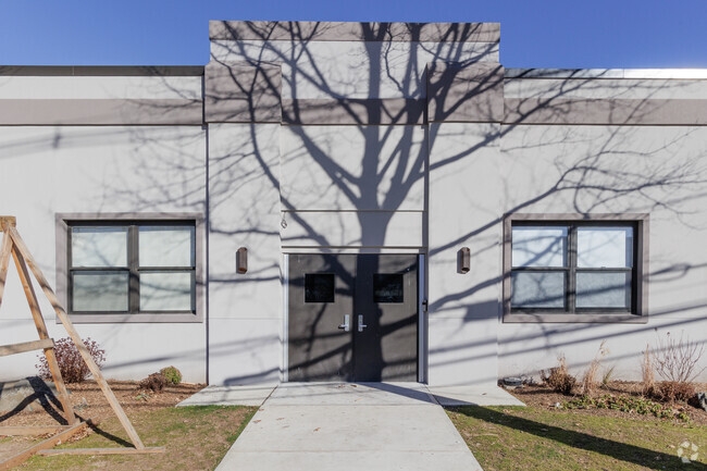 Yeshiva Ohr Hatalmud in Englewood, NJ was founded in 1997 by HaRav Yosef Strassfeld.