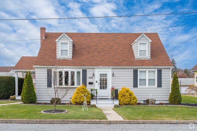 Cape Cod homes are sought after in Cementon for a simple but convenient way of living.