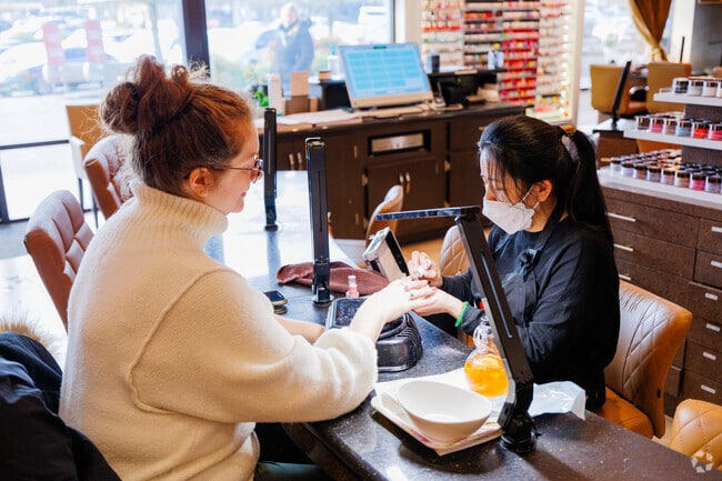 Thrasher's Corner-Red Hawk residents can get their nails done at Bella Dolche Nails & Spa.