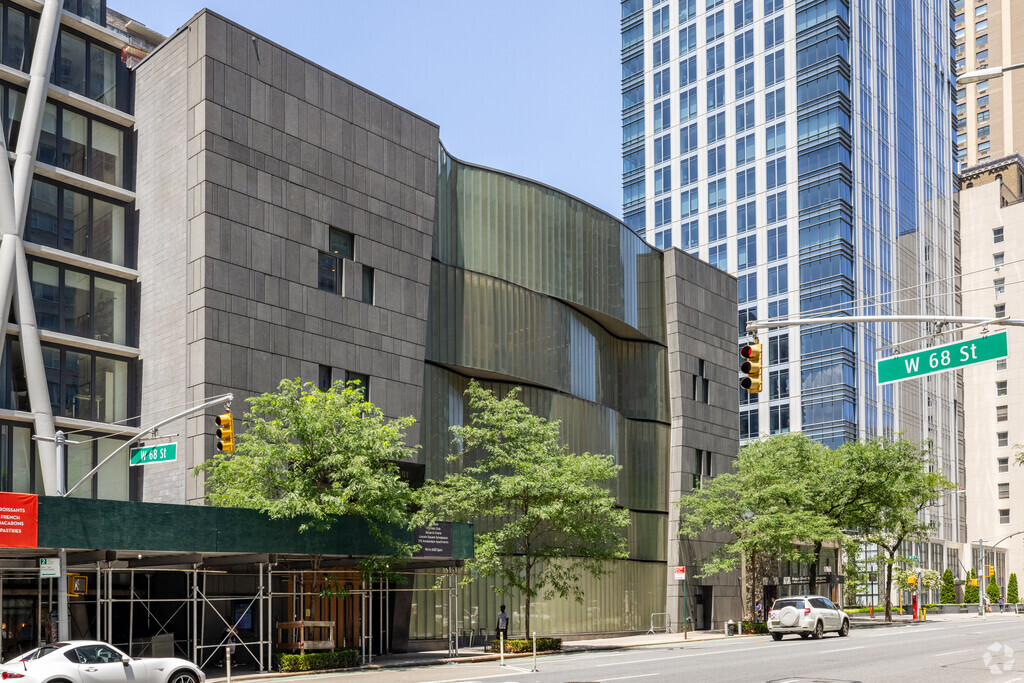 Manhattan Star Academy is a highly rated school in Lincoln Square.