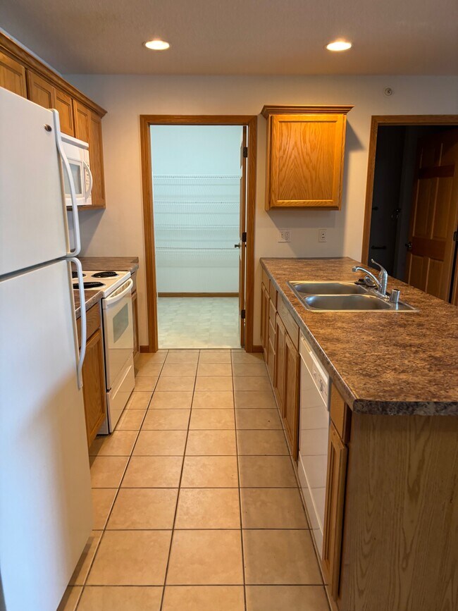 3632 Calvert Rd unit 201, La Crosse, WI 54601 - photo 3