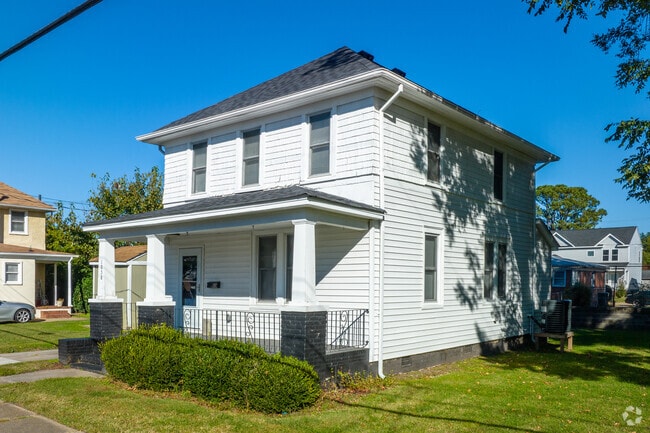 Bruce's Park has a variety of housing styles, including Four Squares with nice sized yards.