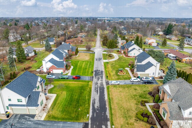 The majority of homes in Farmington Hills sit on large lots.