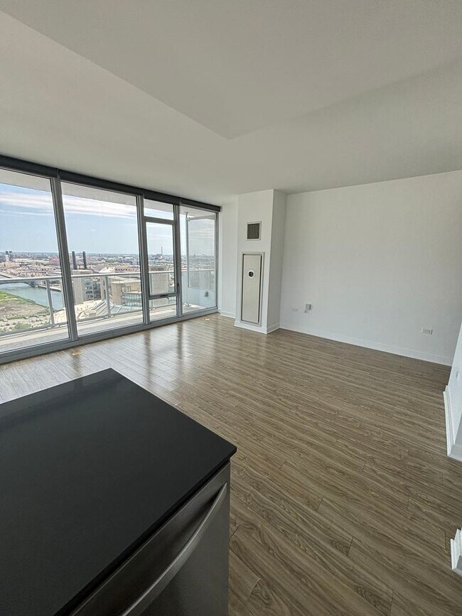 Wells Street Tower unit 2406, Chicago, IL 60607 - photo 5