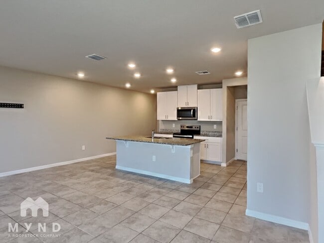 7649 Intrepid Rd, Wesley Chapel, FL 33545 - photo 5