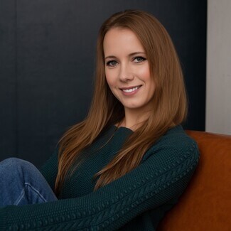 VERONIKA KUCHER