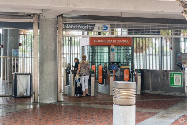 Snapper residents can easily commute into the city using the Metrorail at Dadeland Station.