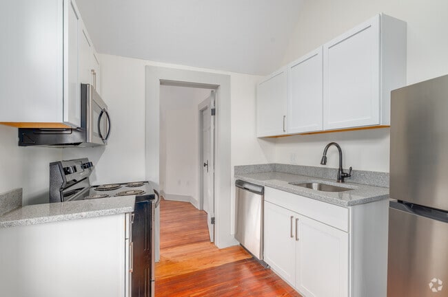 1 BD, 1 BA - 1000SF - Kitchen - 301