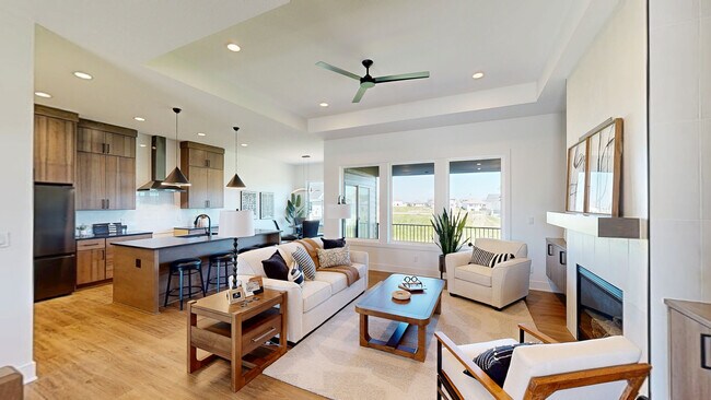 2909 Crest View Cir, Norwalk, IA 50211 - photo 2