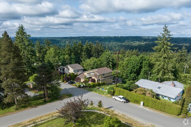 Homes in Horizon View blend modern design with serene forest surroundings.