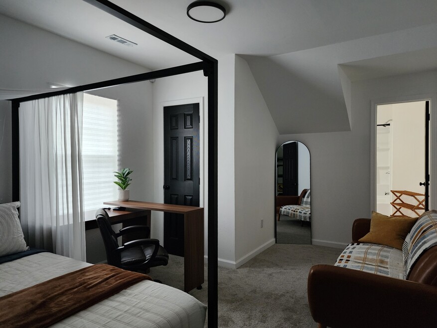 94 Hampton Roads Ave unit 4, Hampton, VA 23661 - photo 1