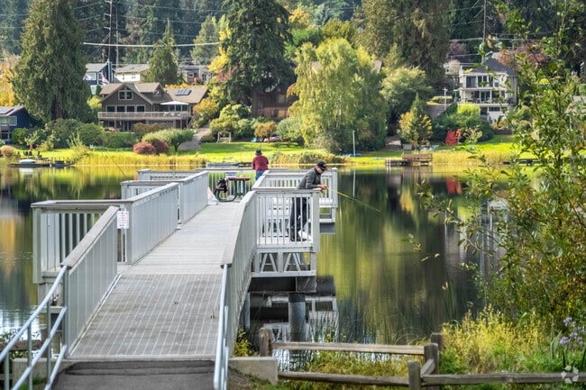 Ballinger Park offers walking trails, playgrounds and an amazing lake where to spend the day.