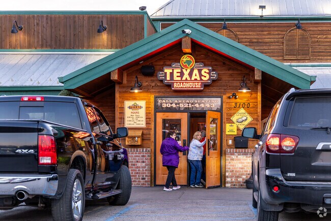 Head on over to Texas Roadhouse for a delicious stake dinner near Walnut Hills.