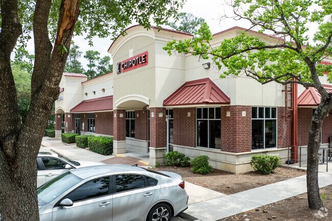 Many fast food restaurants, like Chipotle, are in close proximity to Harper's Landing.