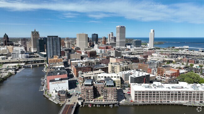 Cudahy is 5 short miles from downtown Milwaukee.