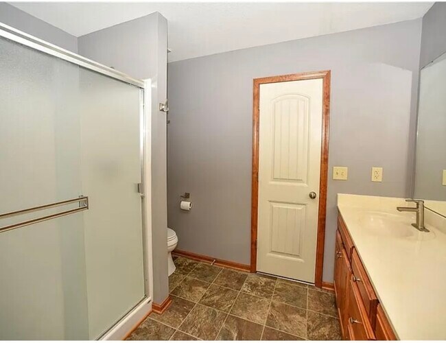 544 N Old Mill Rd, Independence, MO 64056 - photo 6