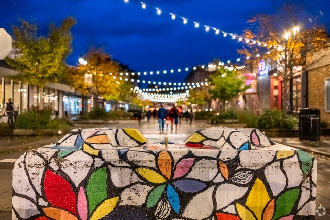 Downtown Bothell near Morningside offers dining, drinks and entertainment after dark.