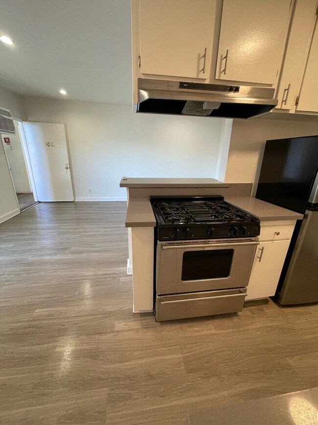 5307 Sepulveda Blvd unit 101, Sherman Oaks, CA 91411 - photo 3