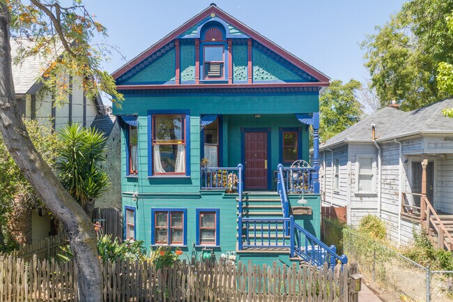 The laid back neighborhood of Bushrod is home to grand, old Edwardian homes.