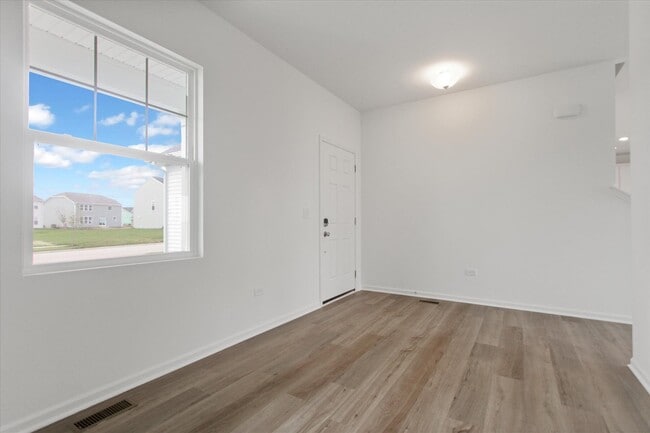 104 Piper Glen Ave unit 36468628, Oswego, IL 60543 - photo 2