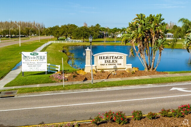 Heritage Isles Golf and Country Club signage.